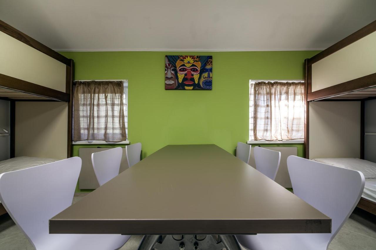 Ostriv Hostel Lviv Kültér fotó